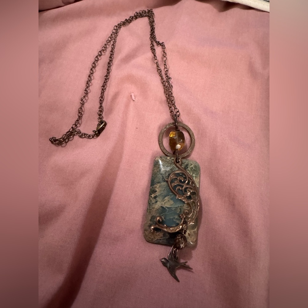 Elegant green and Gold Pendant Necklace